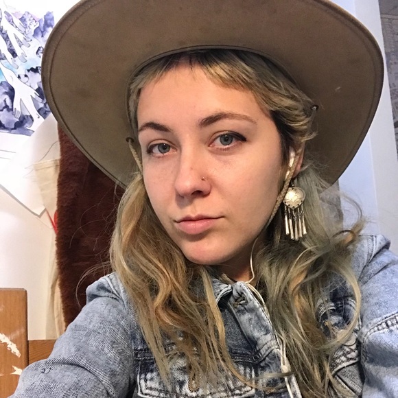 Meet your Posher, Isis - Picture 1 of 1